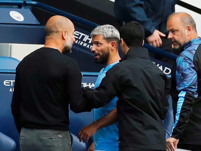 Agüero diskutiert