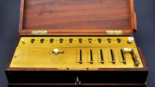 Thomas-Arithmometer, die weltweit erste industriell gefertigte Rechenmaschine. Thomas-Arithmometer, die weltweit erste industriell gefertigte Rechenmaschine.