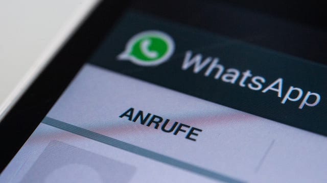 Handy mit Whats-App-Logo Handy mit Whats-App-Logo