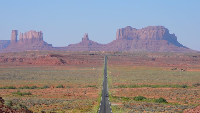 Blick auf die roten Gesteinsformationen im Monument Valley (Utah, USA). Blick auf die roten Gesteinsformationen im Monument Valley (Utah, USA).