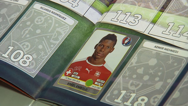 Ein eingeklebtes Fussballer-Bild (Breel Embolo) im Panini-Album. Ein eingeklebtes Fussballer-Bild (Breel Embolo) im Panini-Album.