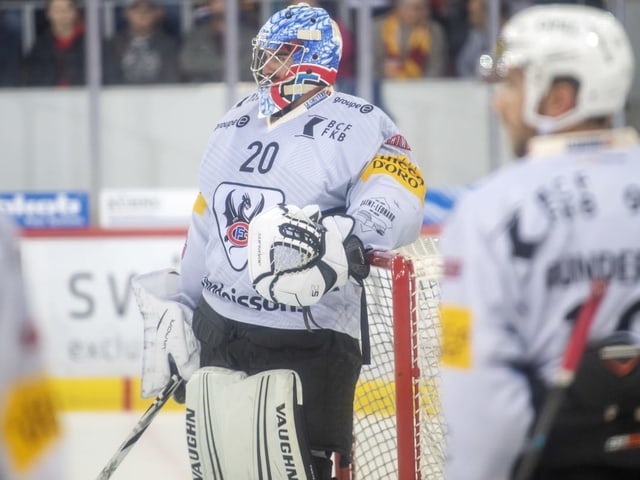 Eishockey-Spieler. Eishockey-Spieler.