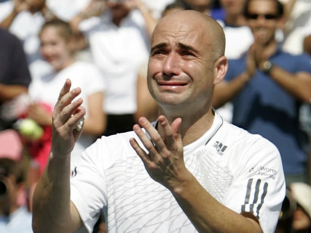 Die Tränen nach dem letzten Auftritt: Andre Agassi nach seinem Ausscheiden an den US Open 2006. Die Tränen nach dem letzten Auftritt: Andre Agassi nach seinem Ausscheiden an den US Open 2006.
