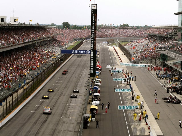 Nur die drei Teams mit Bridgestone-Reifen starteten 2005 zum GP USA. Nur die drei Teams mit Bridgestone-Reifen starteten 2005 zum GP USA.