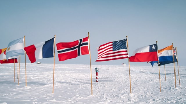 Fahnen am geographischen Südpol Fahnen am geographischen Südpol