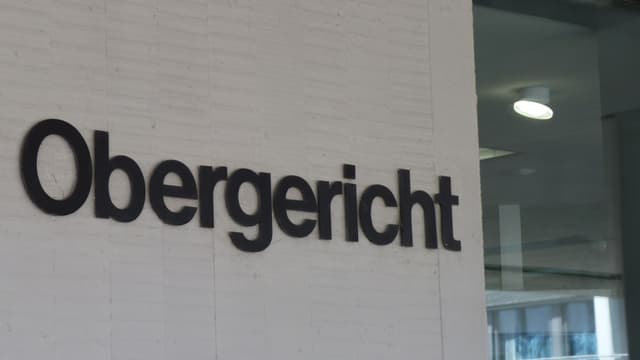 Schriftzug an einem Haus: Obergericht Schriftzug an einem Haus: Obergericht