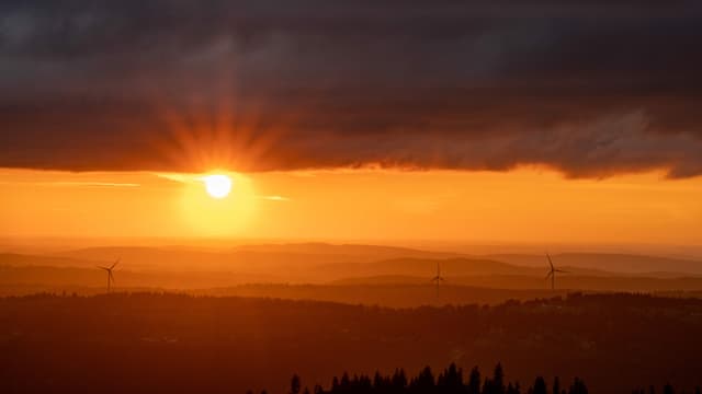 Sonnenuntergang am Samstag auf dem Chasseral. Sonnenuntergang am Samstag auf dem Chasseral.