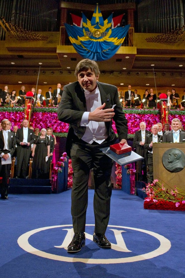 Andre Geim nach der Verleihung des Nobelpreises für Physik im Dezember 2010 in Stockholm. Andre Geim nach der Verleihung des Nobelpreises für Physik im Dezember 2010 in Stockholm.