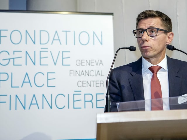 Pascal Besnard am referieren. Pascal Besnard am referieren.