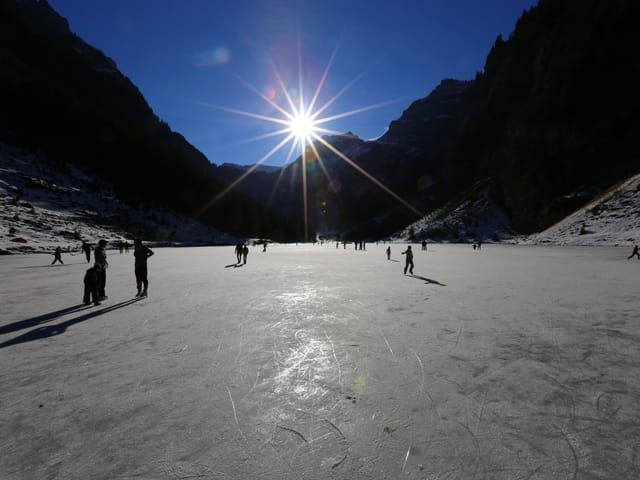 Schlittschuhläufer auf dem See.