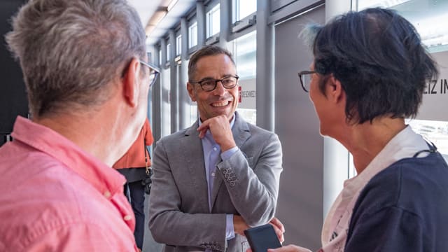 Matthias Hüppi im Gespräch mit Teilnehmern am ersten «Hallo SRF! exklusiv». Matthias Hüppi im Gespräch mit Teilnehmern am ersten «Hallo SRF! exklusiv».