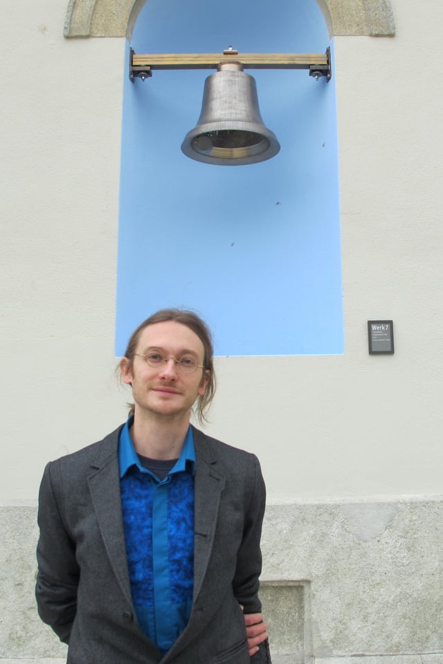 Der Küttiger Künstler Lorenz Schmid hat das Glockenspiel am KV-Schulhaus Aarau entworfen und gestaltet. Der Küttiger Künstler Lorenz Schmid hat das Glockenspiel am KV-Schulhaus Aarau entworfen und gestaltet.