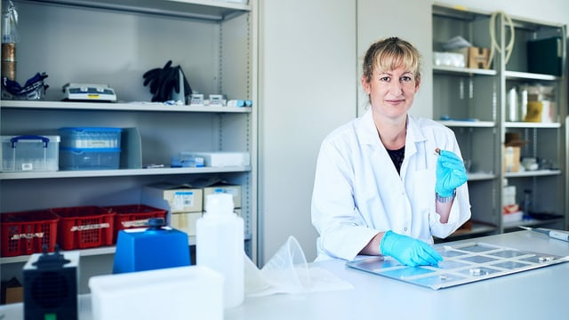 Eine Frau im Labor. Eine Frau im Labor.