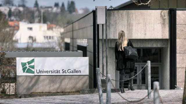 Eingang in die Uni St. Gallen. Eingang in die Uni St. Gallen.