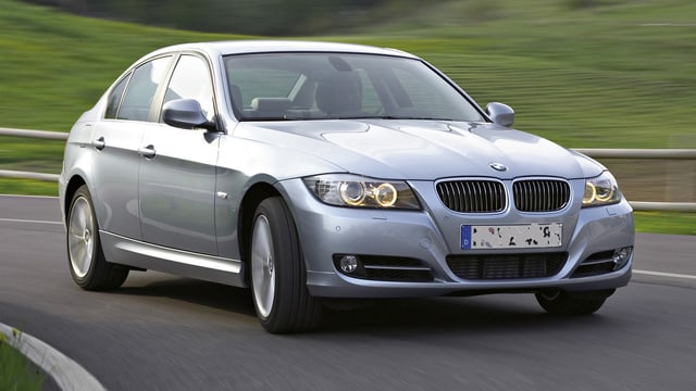 Ein BMW Sedan der 3-Serie. Ein BMW Sedan der 3-Serie.