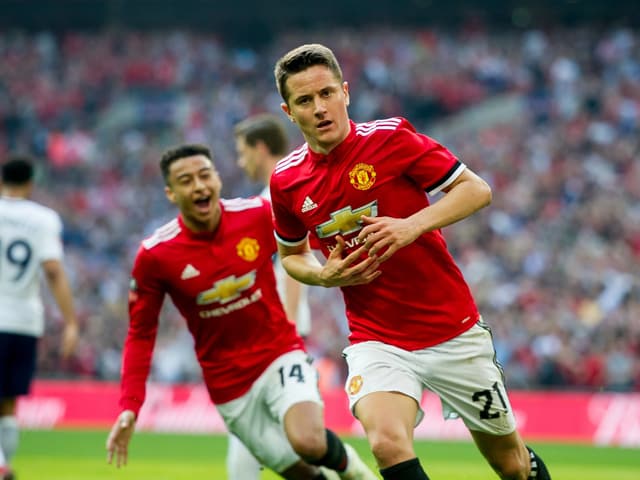 Ander Herrera dreht nach dem 2:1 jubelnd ab. Ander Herrera dreht nach dem 2:1 jubelnd ab.