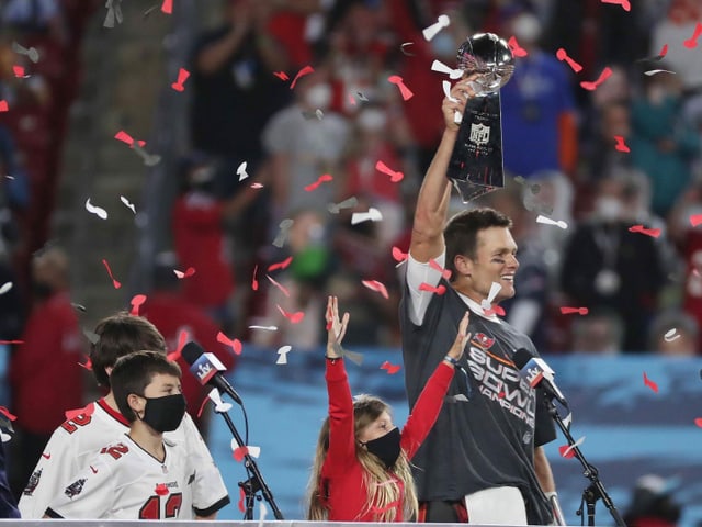 Tom Brady jubelt