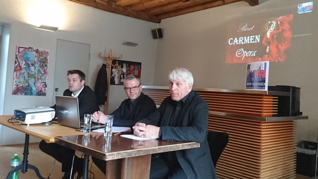 Ils responsabels da l'Opera Viva - Da san.: Claudio Pfister (president), Roman Benker (manader da project) e Gion Gieri Tuor (directur artistic). Ils responsabels da l'Opera Viva - Da san.: Claudio Pfister (president), Roman Benker (manader da project) e Gion Gieri Tuor (directur artistic).