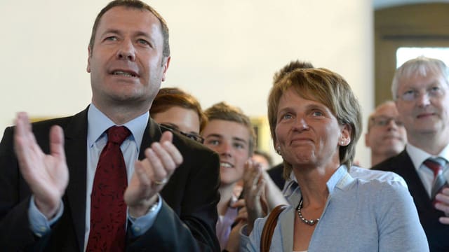 Othmar Filliger beklatscht die Wahl von Karin Kayser. Othmar Filliger beklatscht die Wahl von Karin Kayser.