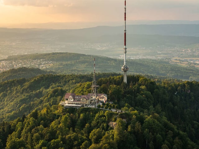 Sendeturm auf dem Uetliberg Sendeturm auf dem Uetliberg