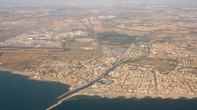 Lufaufnahme vom heutigen Ostia mit der Tibermündung. Lufaufnahme vom heutigen Ostia mit der Tibermündung.