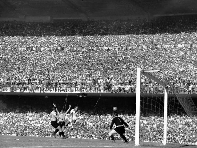 200'000 Fans wohnten dem Geschehen im Maracanã-Stadion bei. 200'000 Fans wohnten dem Geschehen im Maracanã-Stadion bei.