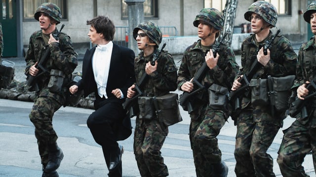 Video «Achtung, Fertig, Charlie!» abspielen Video «Achtung, Fertig, Charlie!» abspielen