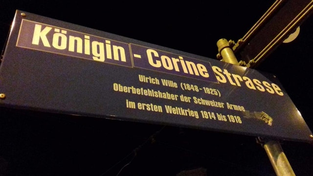 Ein Strassenschild für Zürichs Stadtpräsidentin Corine Mauch mit dem Namen: Königin-Corine-Strasse. Ein Strassenschild für Zürichs Stadtpräsidentin Corine Mauch mit dem Namen: Königin-Corine-Strasse.