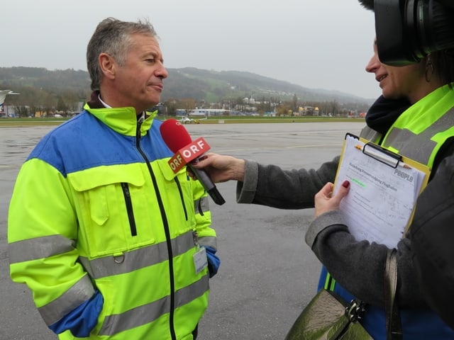 Mediensprecher Thomas Mary neben der Piste. Mediensprecher Thomas Mary neben der Piste.