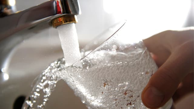 Ein Glas Trinkwasser Ein Glas Trinkwasser