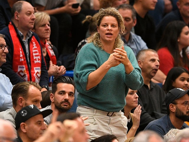 Kim Clijsters im Publikum an einem Tennisturnier. Kim Clijsters im Publikum an einem Tennisturnier.
