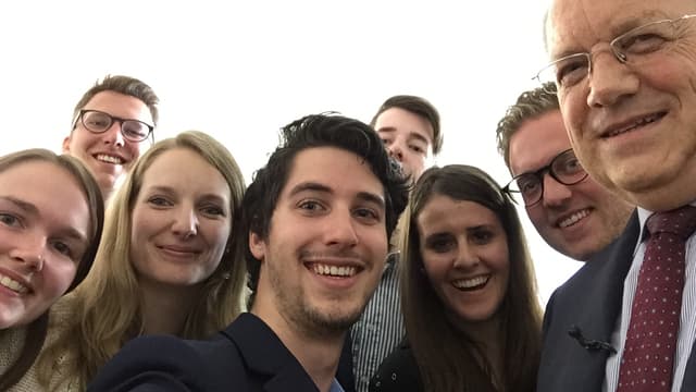 Die Alte Kantonsschule Aarau zu Besuch bei Reto Lipp Die Alte Kantonsschule Aarau zu Besuch bei Reto Lipp