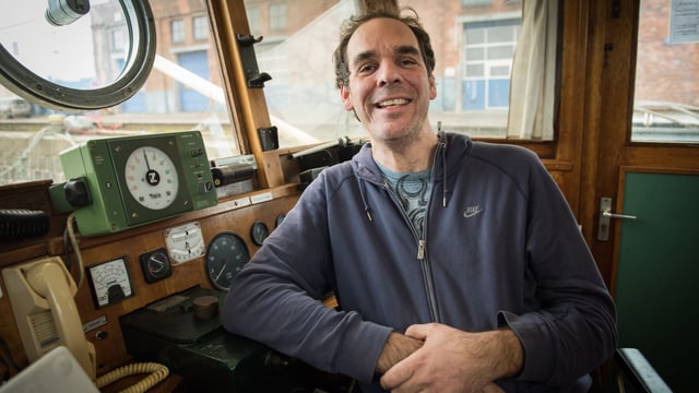Harald Höppner am Steuer der Sea Watch Harald Höppner am Steuer der Sea Watch
