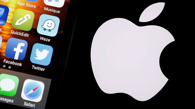 In visur d'in telefonin ed il logo dad Apple. In visur d'in telefonin ed il logo dad Apple.