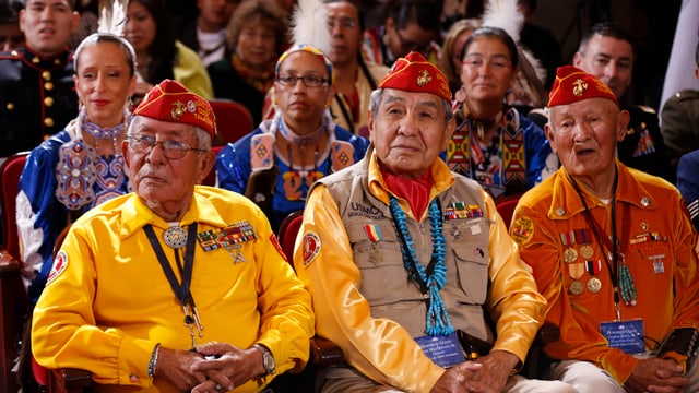 Gruppe von Navajo-Indianern Gruppe von Navajo-Indianern