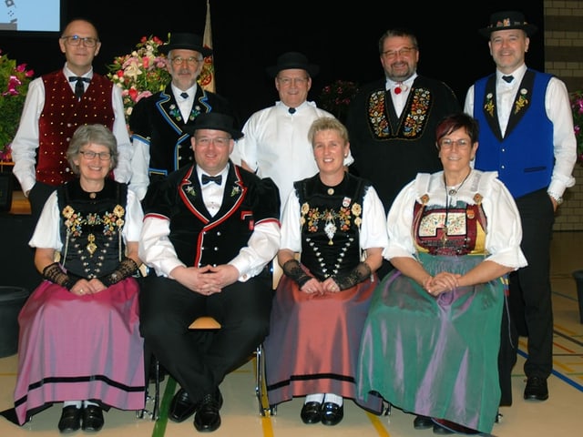 Gruppenbild mit Jodlerinnen und Jodlern. Gruppenbild mit Jodlerinnen und Jodlern.