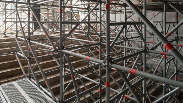 Zentrale Halle im Erweiterungsbau Zentrale Halle im Erweiterungsbau