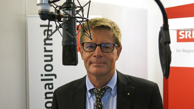 Der Basler Gewerbedirektor Gabriell Barell im Radiostudio. Der Basler Gewerbedirektor Gabriell Barell im Radiostudio.