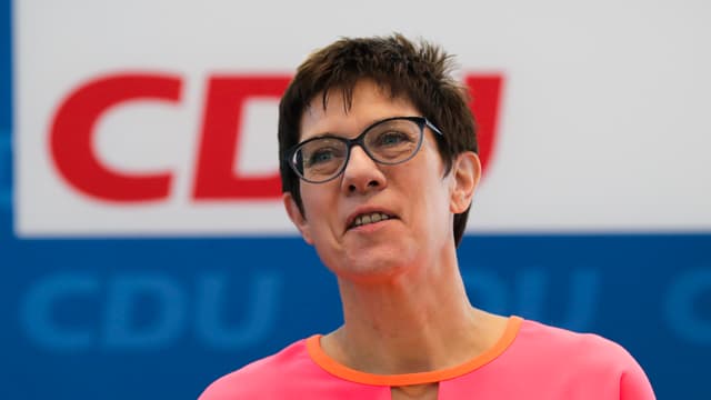 Annegret Kramp-Karrenbauer in Nahaufnahme. Annegret Kramp-Karrenbauer in Nahaufnahme.