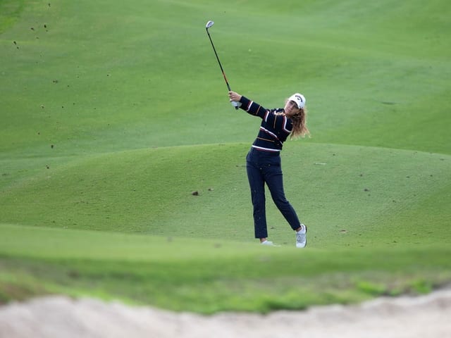 Kim Métraux auf dem Green beim Abschlag. Kim Métraux auf dem Green beim Abschlag.