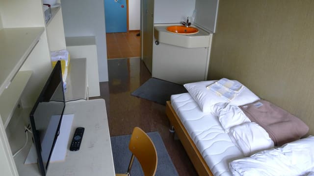 Blick in eine Zelle der Justizvollzugsanstalt Bostadel in Menzingen ZG. Blick in eine Zelle der Justizvollzugsanstalt Bostadel in Menzingen ZG.