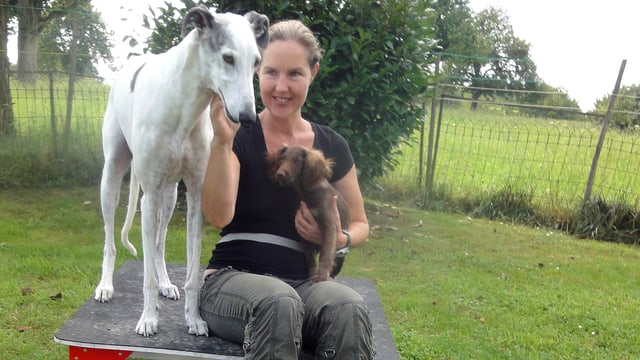 Isabelle Augustin mit ihren Hunden. Isabelle Augustin mit ihren Hunden.