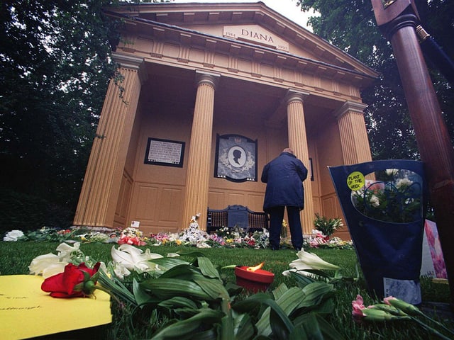 Dianas Gedenkstätte am Lake Round Oval in Althorp. 
