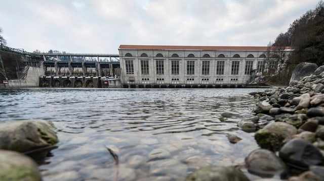 Wasserkraftwerk von unterhalb gesehen Wasserkraftwerk von unterhalb gesehen
