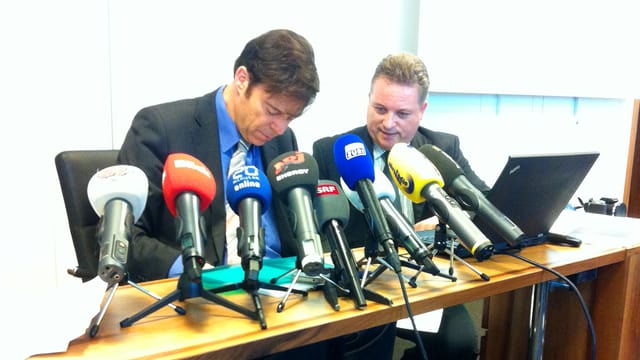 Christoph Mörgeli an der Medienkonferenz Christoph Mörgeli an der Medienkonferenz