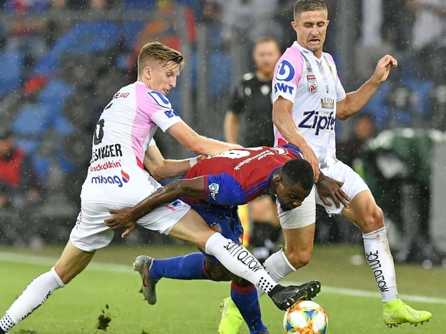 Pululu wird angegangen Pululu wird angegangen