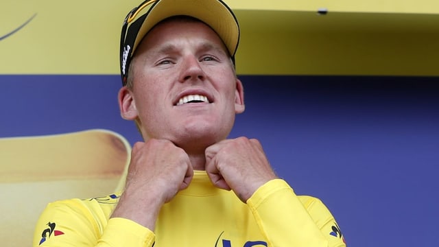 Mike Teunissen zieht das Leader-Trikot an. Mike Teunissen zieht das Leader-Trikot an.