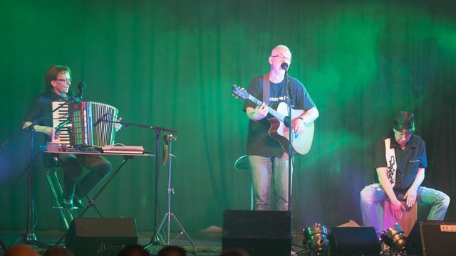 Manfred Fries trägt seine Thurgau-Hymne «Thurgauer» auch vor Live-Publikum vor. Manfred Fries trägt seine Thurgau-Hymne «Thurgauer» auch vor Live-Publikum vor.