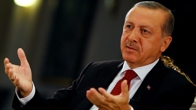 Der türkische Präsident spricht in einem TV-Interview. Der türkische Präsident spricht in einem TV-Interview.