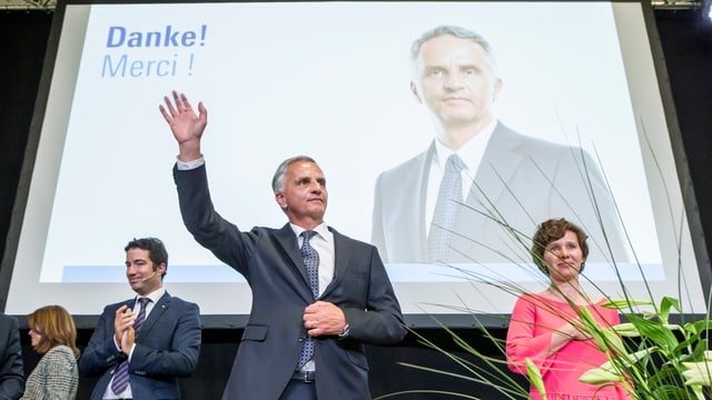 Didier Burkhalter di adia. Didier Burkhalter di adia.